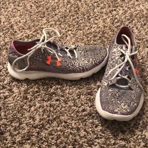 Under armour tennis shoes. Speed foam